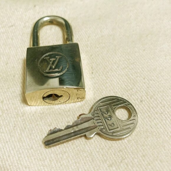 LOUIS VUITTON LV 10 SET PADLOCK CADENA KEY BAG CHARM GOLD PLATED FRANCE - Picture 9 of 12